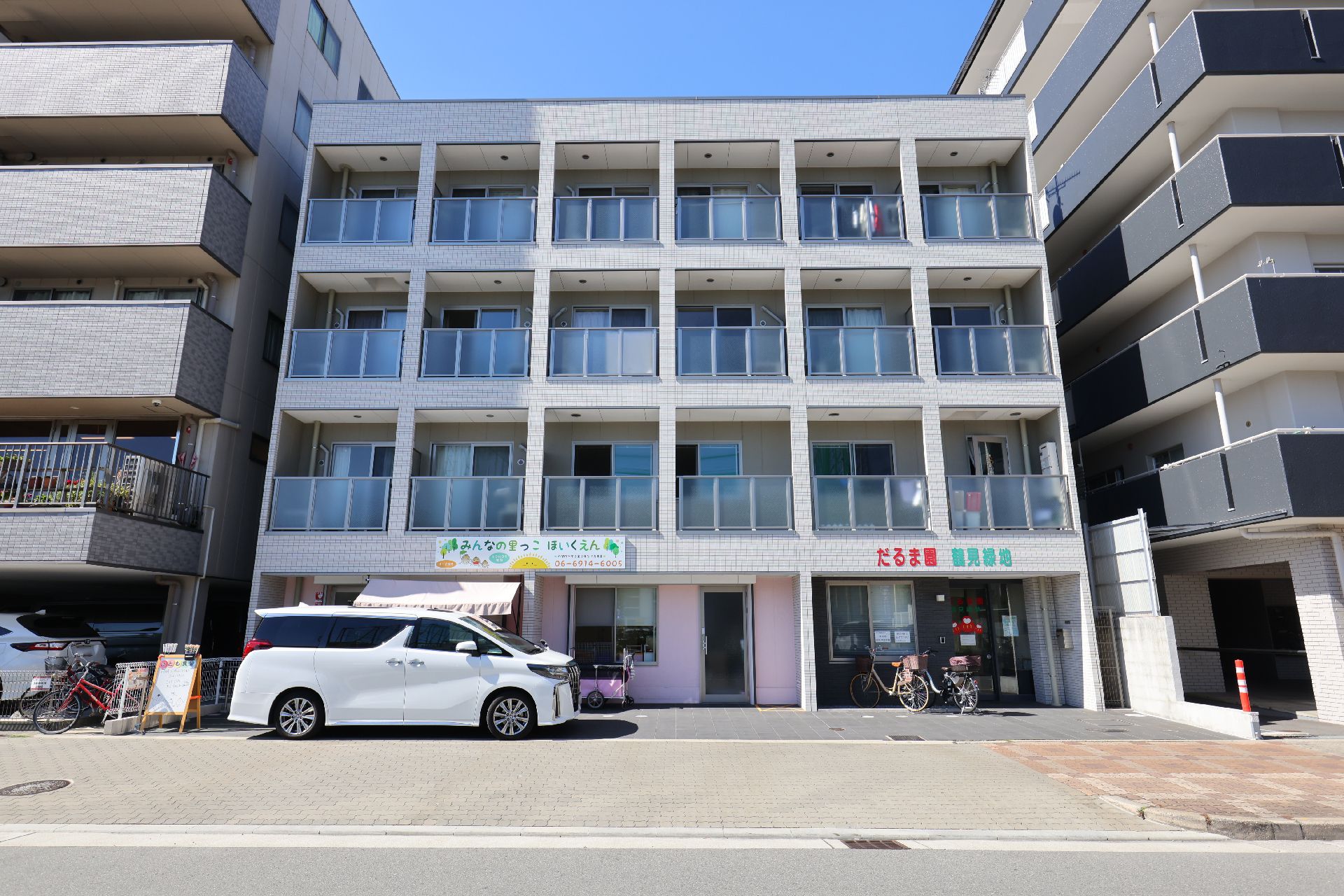 駐車場も設置してある介護施設の外観