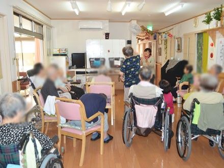 賑やかな交流の場
