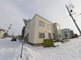 雪景色の住宅街の全景