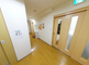 介護施設の温かみのある廊下