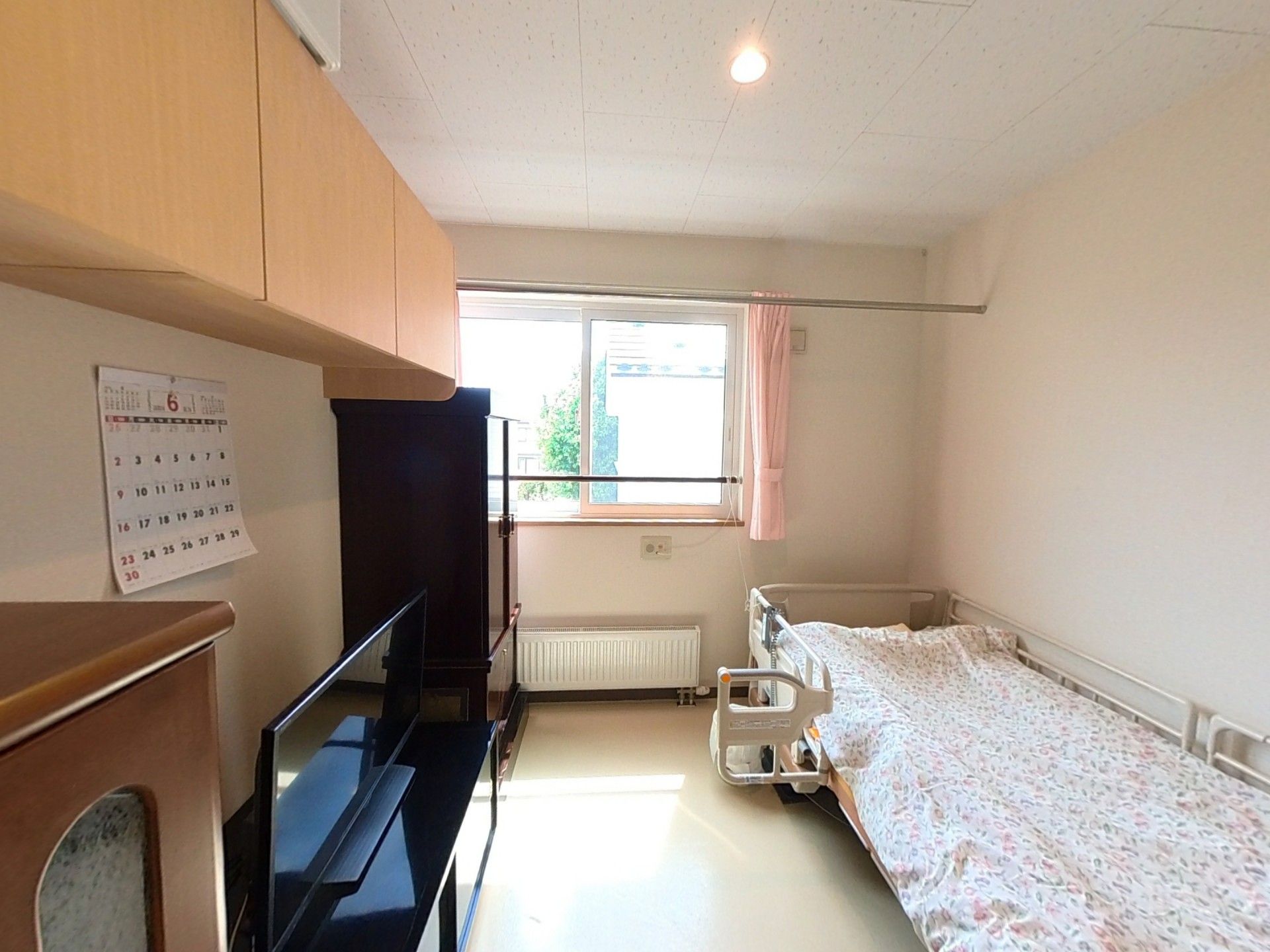 明るい個室の一角