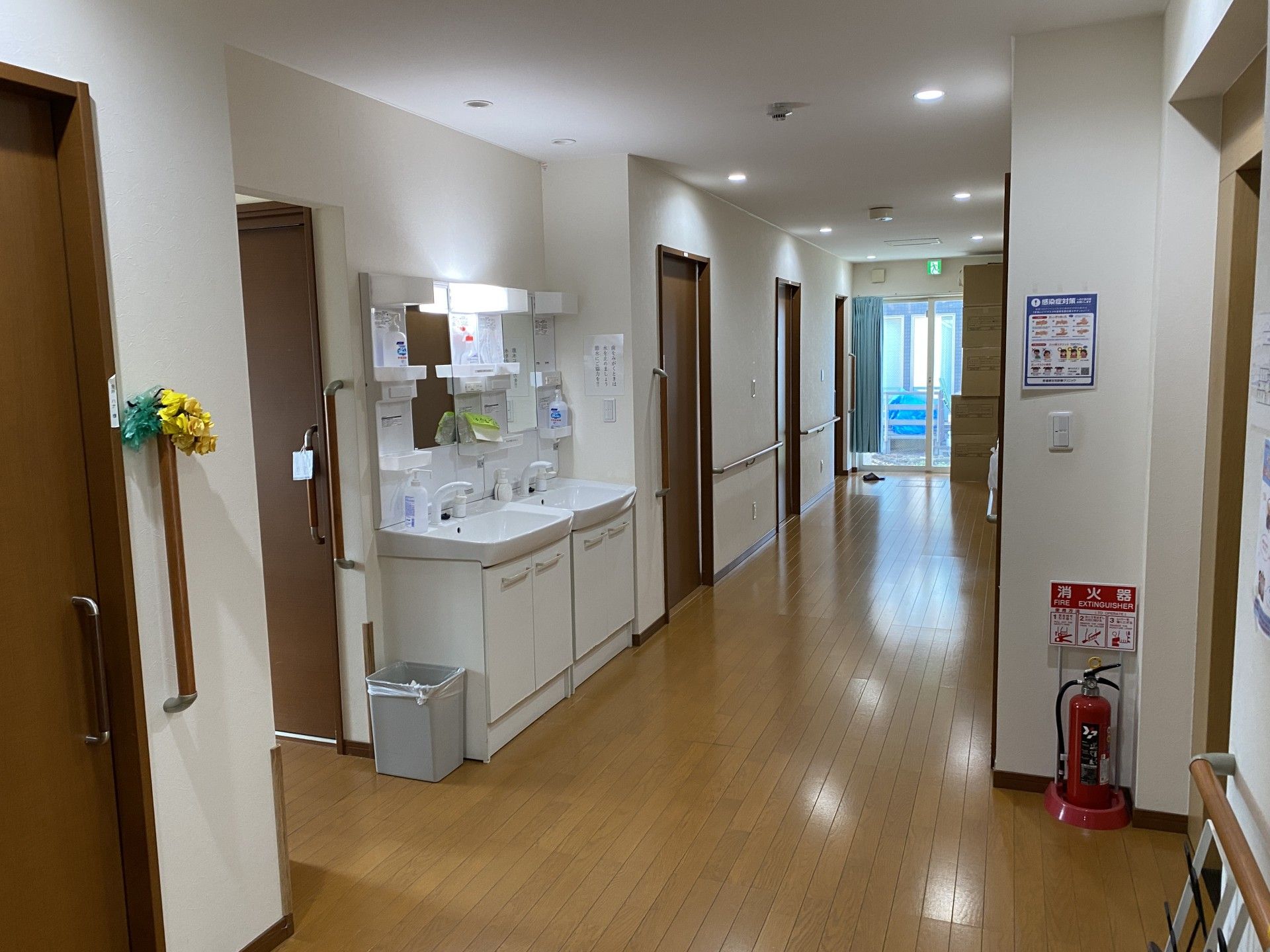 清潔感ある廊下の風景