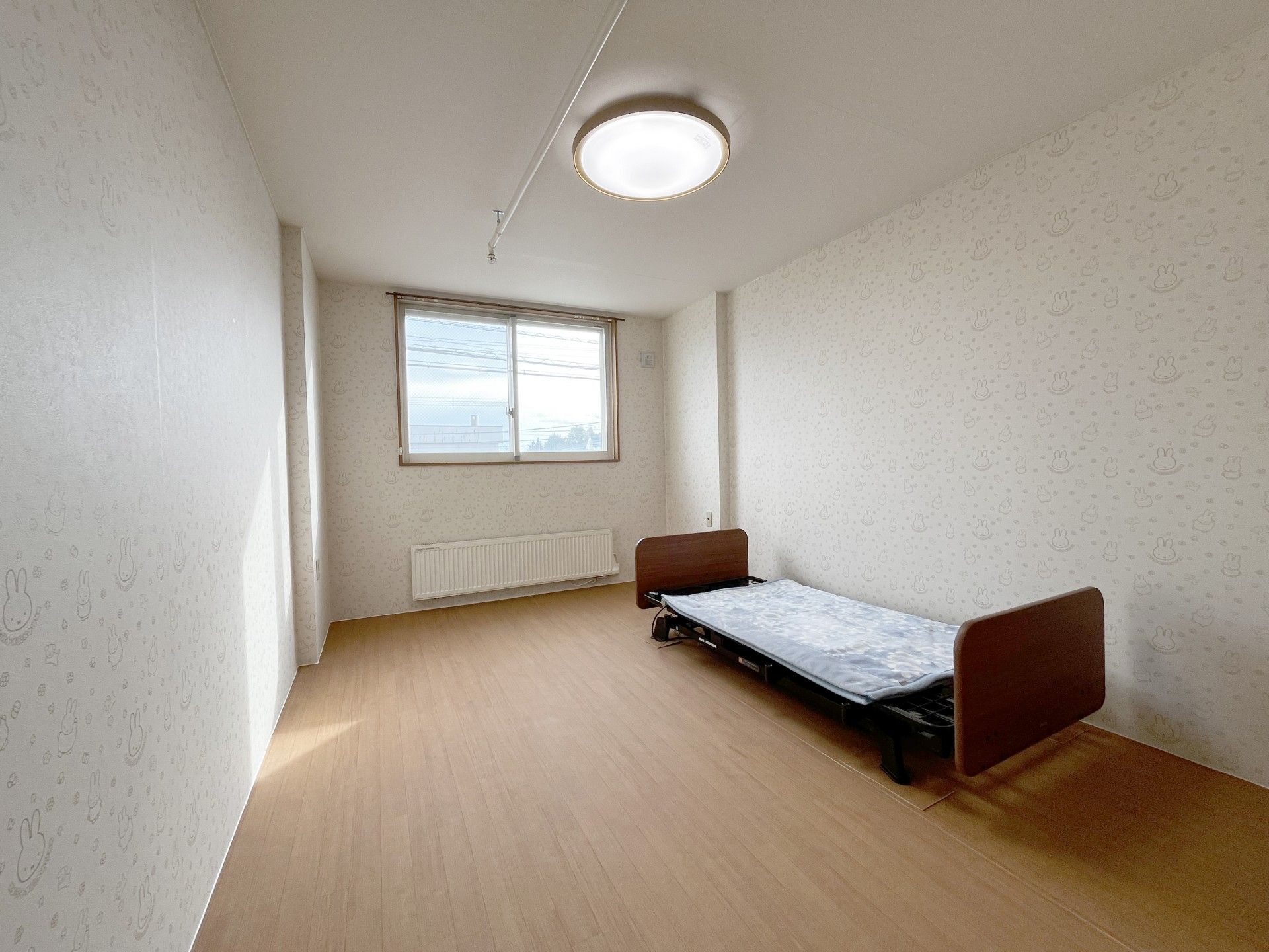 シンプルな個室の様子