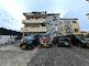 駐車場のある建物の外観
