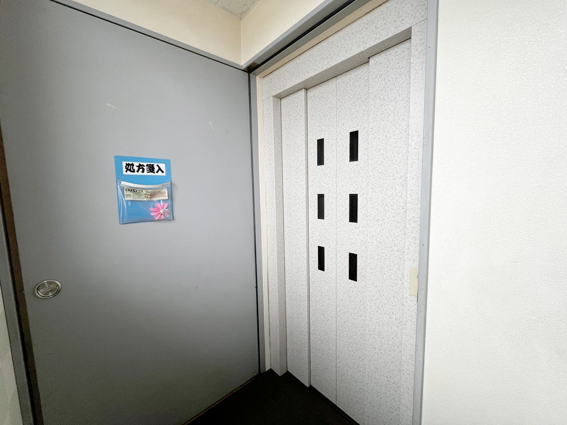 薬の管理室の入口