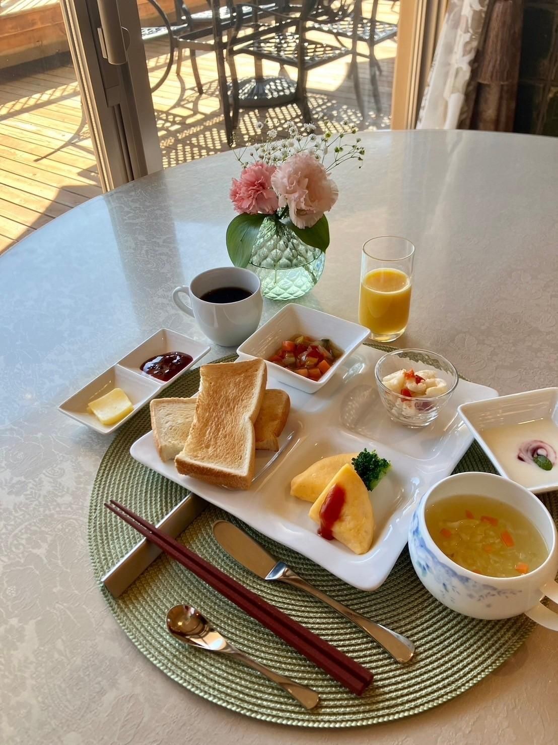 和風な食事の配膳