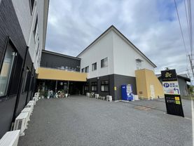 ゆったりとした施設の外観