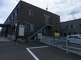 静かな住宅街にある施設外観