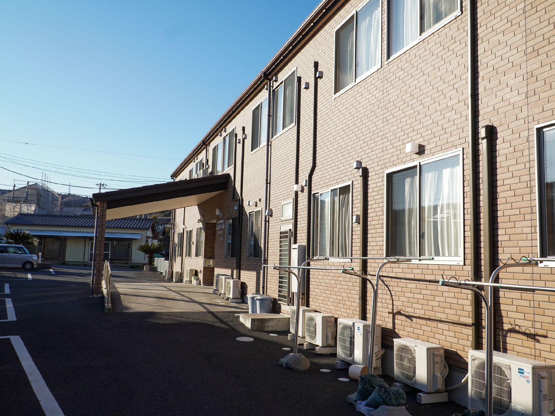 2階建ての住宅型有料老人ホームの外観
