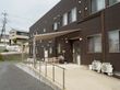 全体をブラウンを基調とした外観の老人ホーム