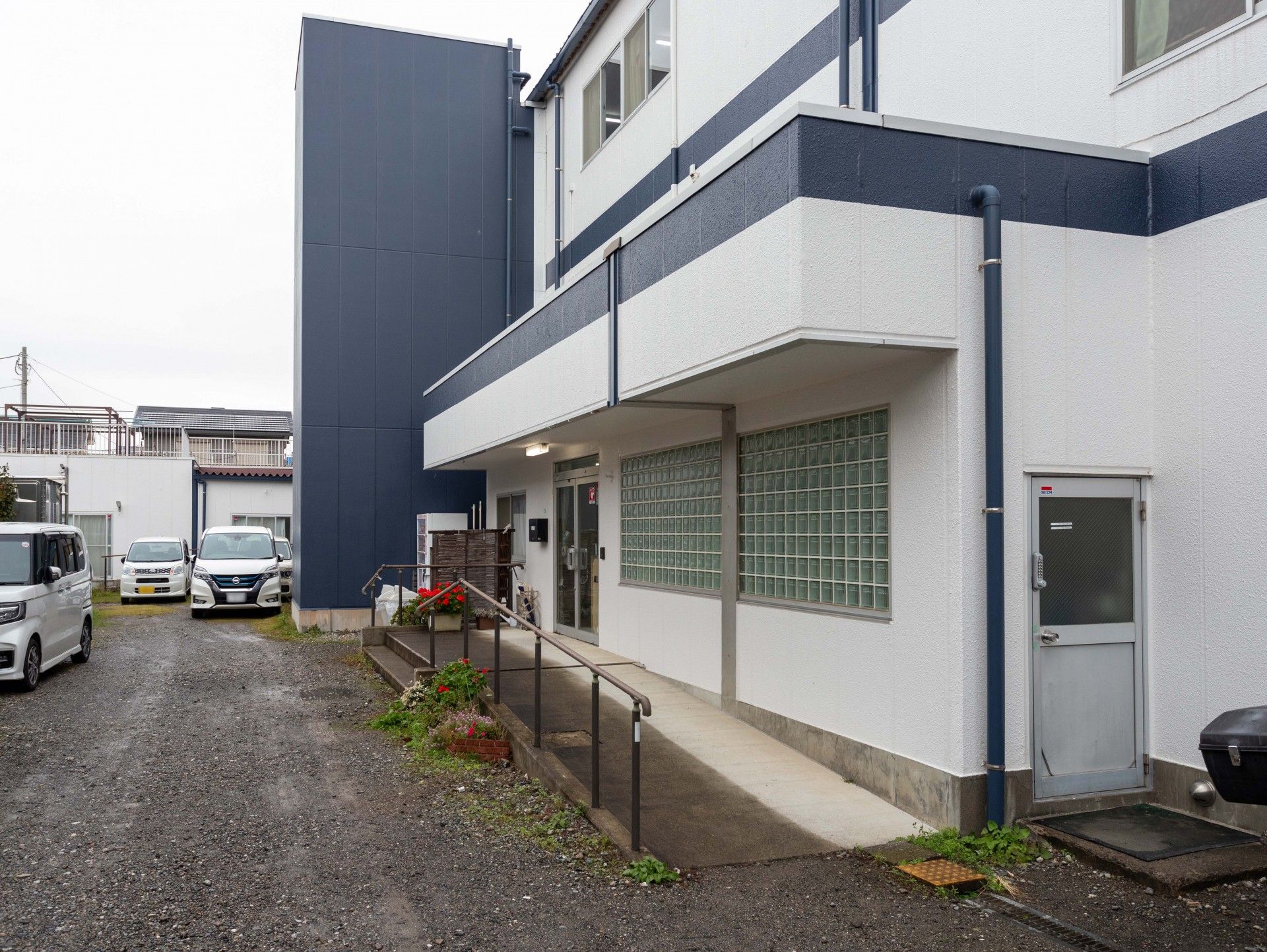 清潔感のある建物入口