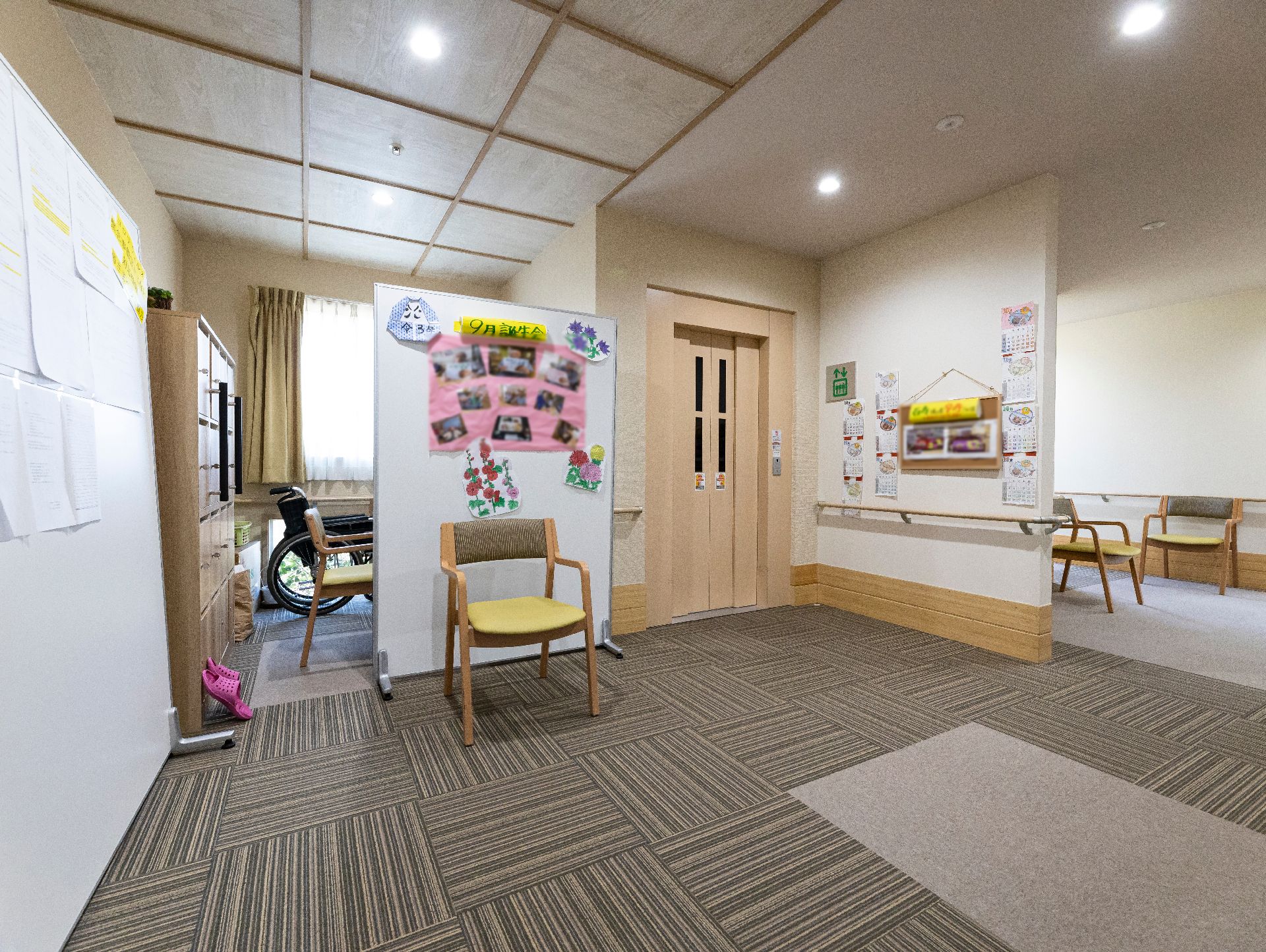 車椅子の方が移動しやすいように、幅が広めに設計されたエレベーター