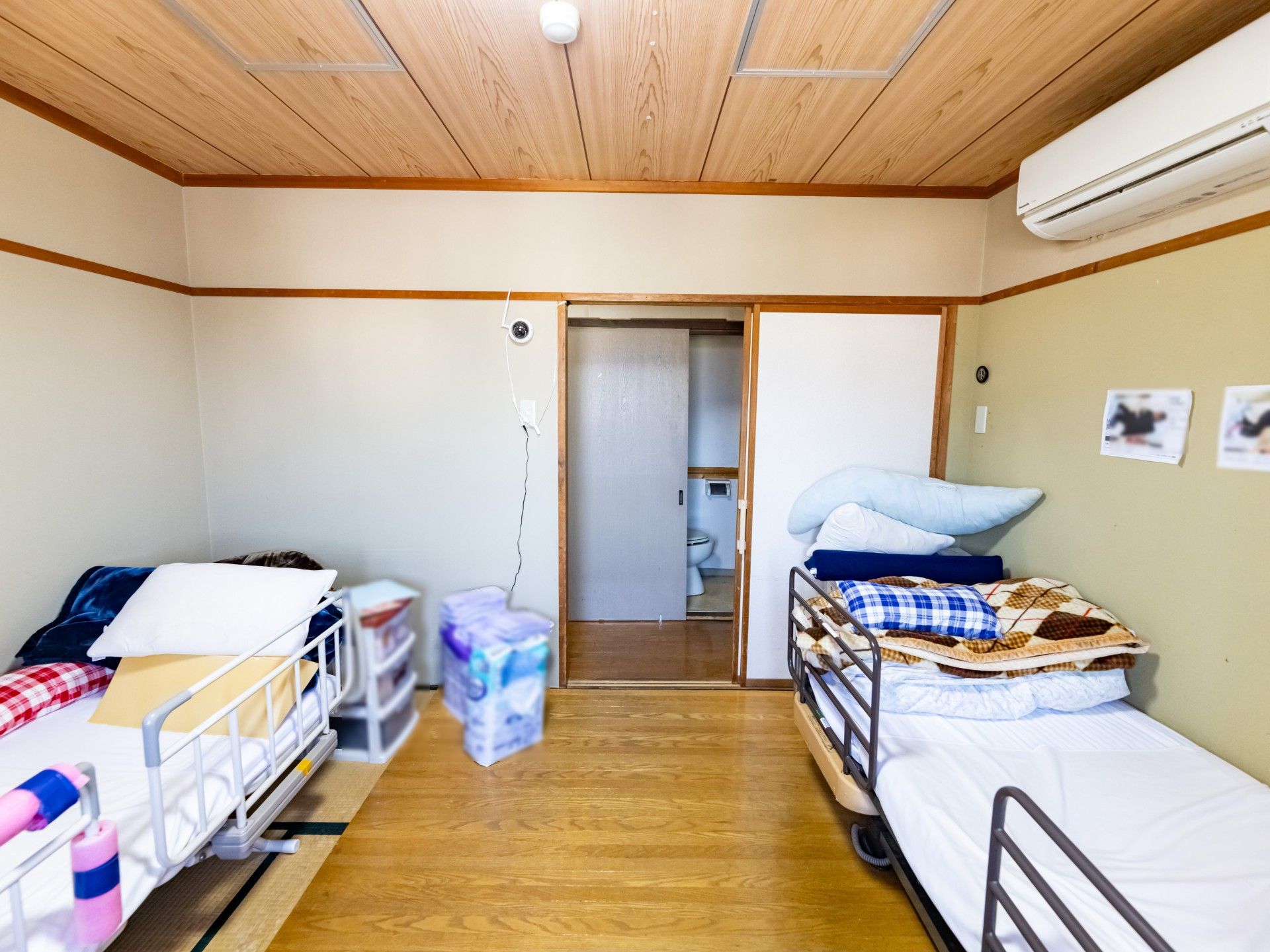 エアコンがついた2人部屋