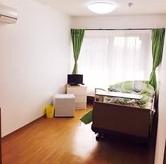 明るい個室の一角