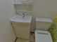 介護施設の明るいトイレ設備