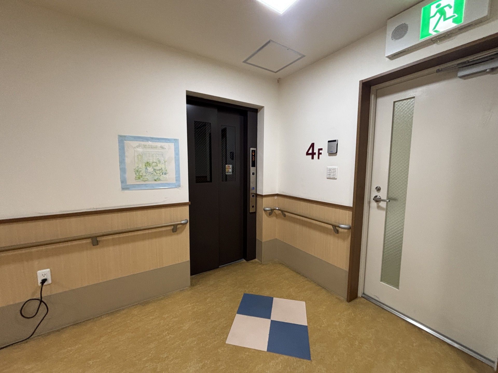 4階のエレベーターホール