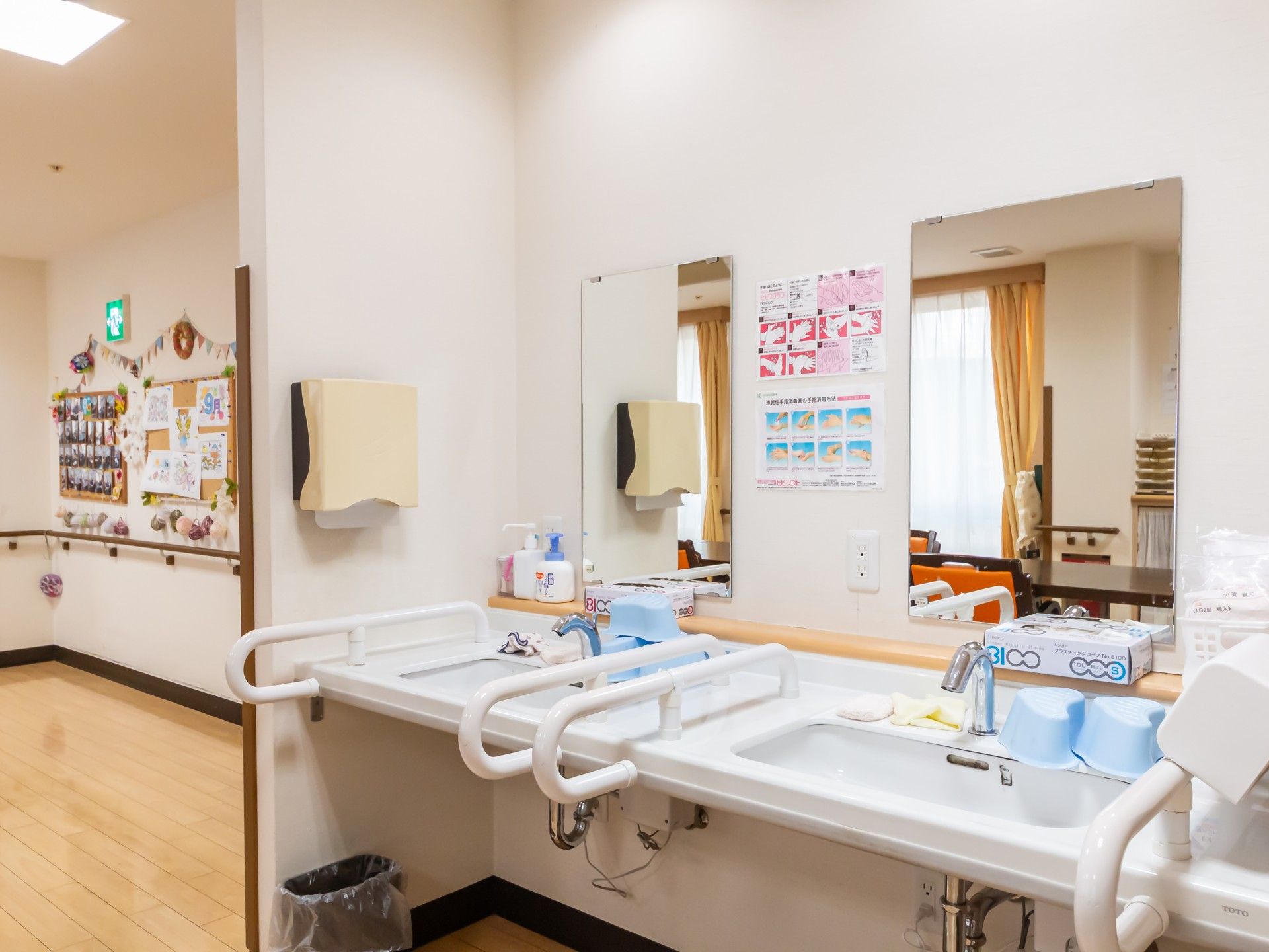 手洗い場と廊下