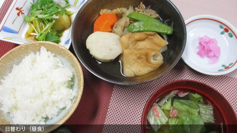 餅入り巾着の煮物とごはんとスープのセット