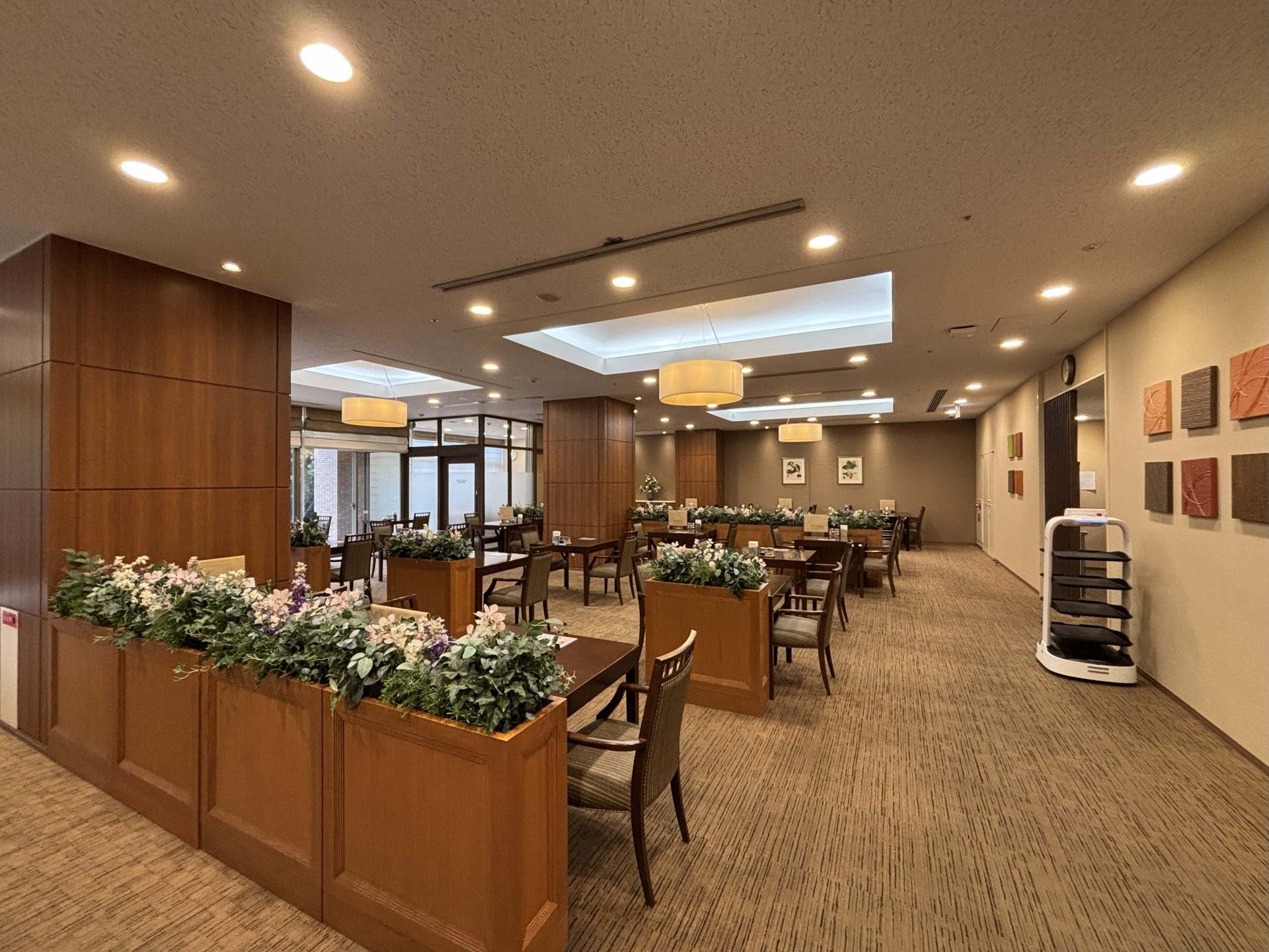 落ち着いた雰囲気の食堂