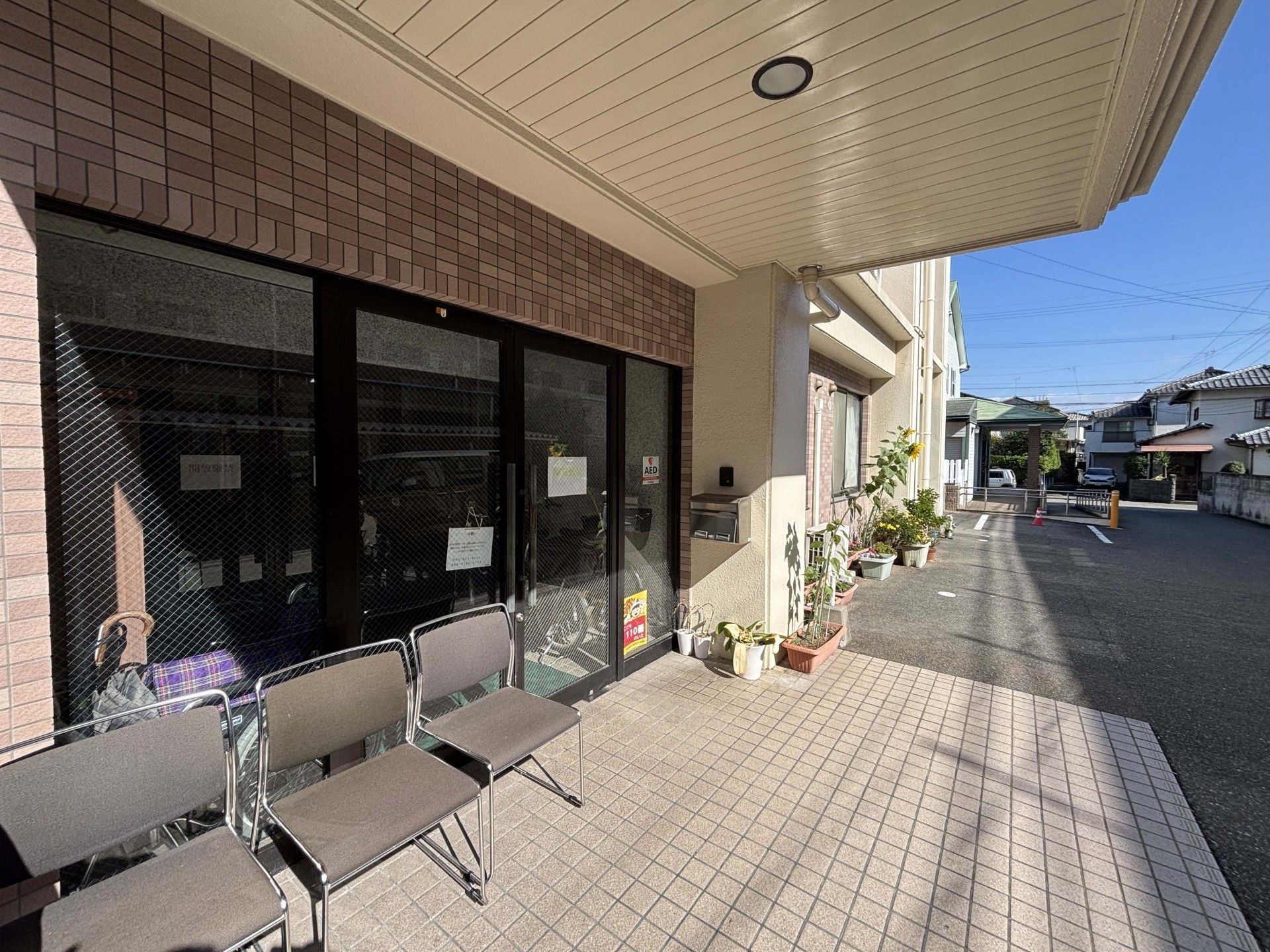 日差しが差し込む玄関