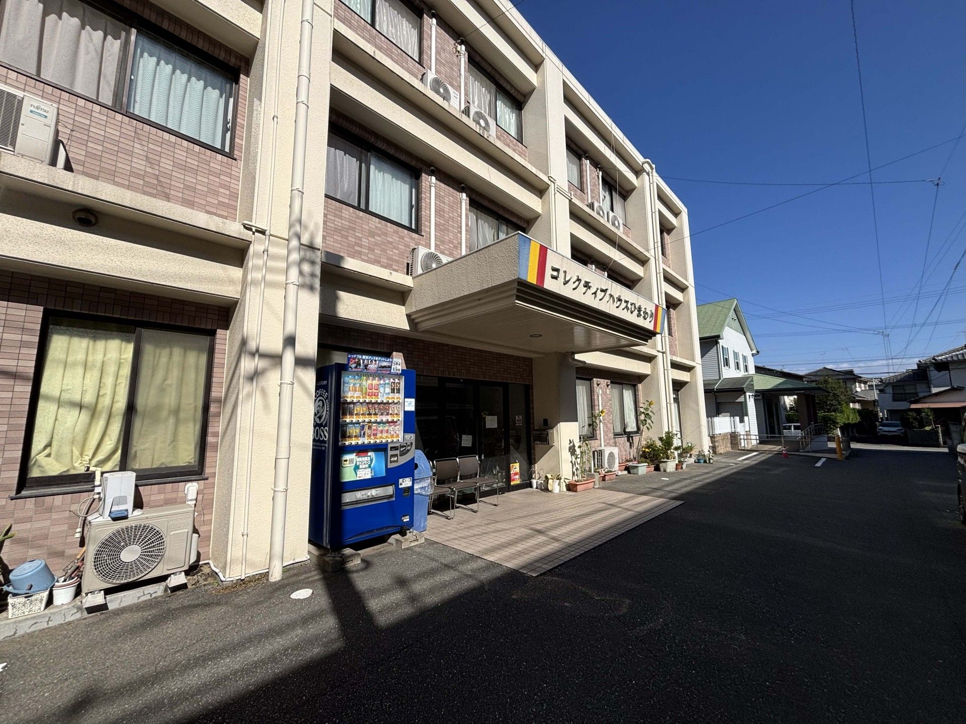 エントランスの外観