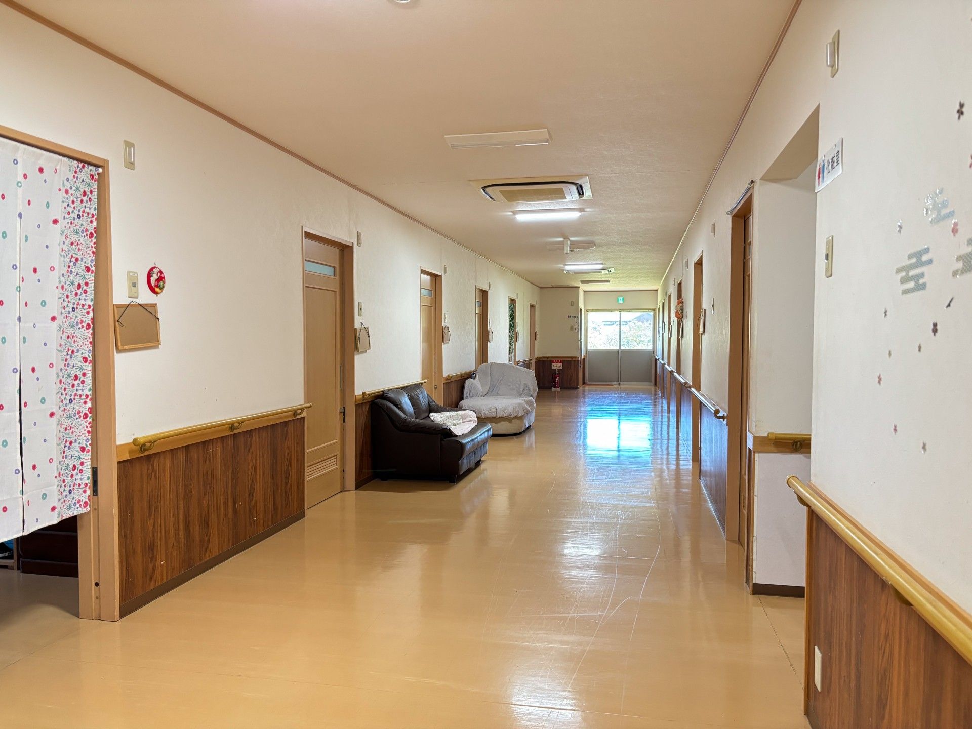 ゆったりとした廊下の様子