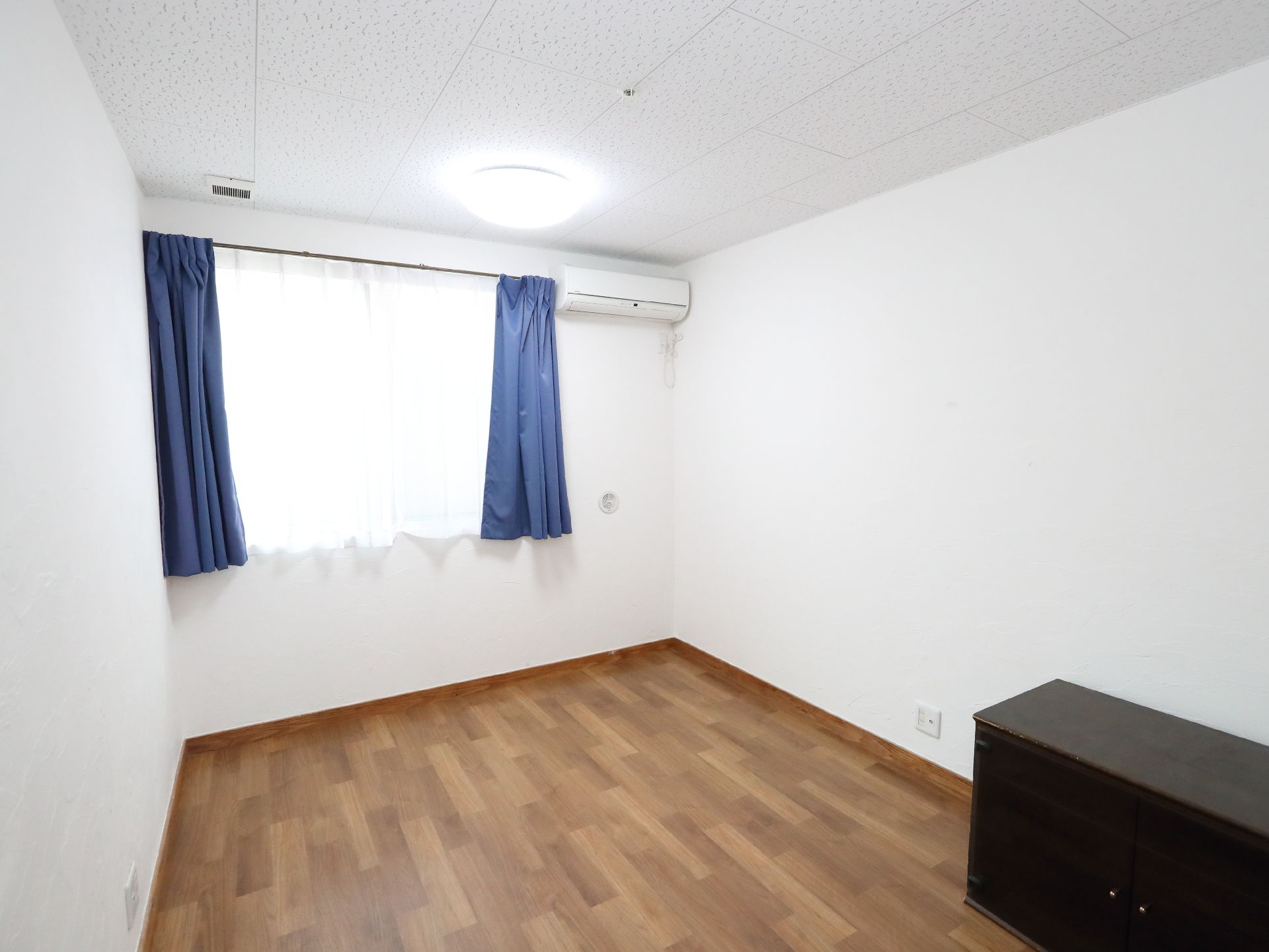 家具などを多く設置することのできる居室