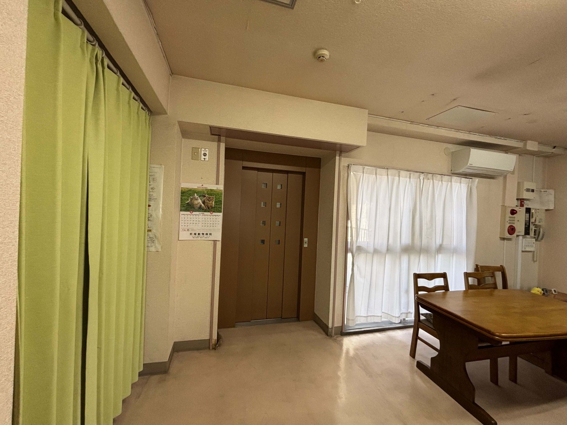 落ち着いた雰囲気の部屋