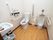 白を基調とした清潔感あふれるトイレである。温水洗浄便座や男性用便器、洗面台、手すり、ナースコールが完備されている。