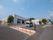 建物はモダンスタイルの１階建てである。周辺は自然が多く広々としている。エントランスまでは手すりの付いたスロープが完備されている。
