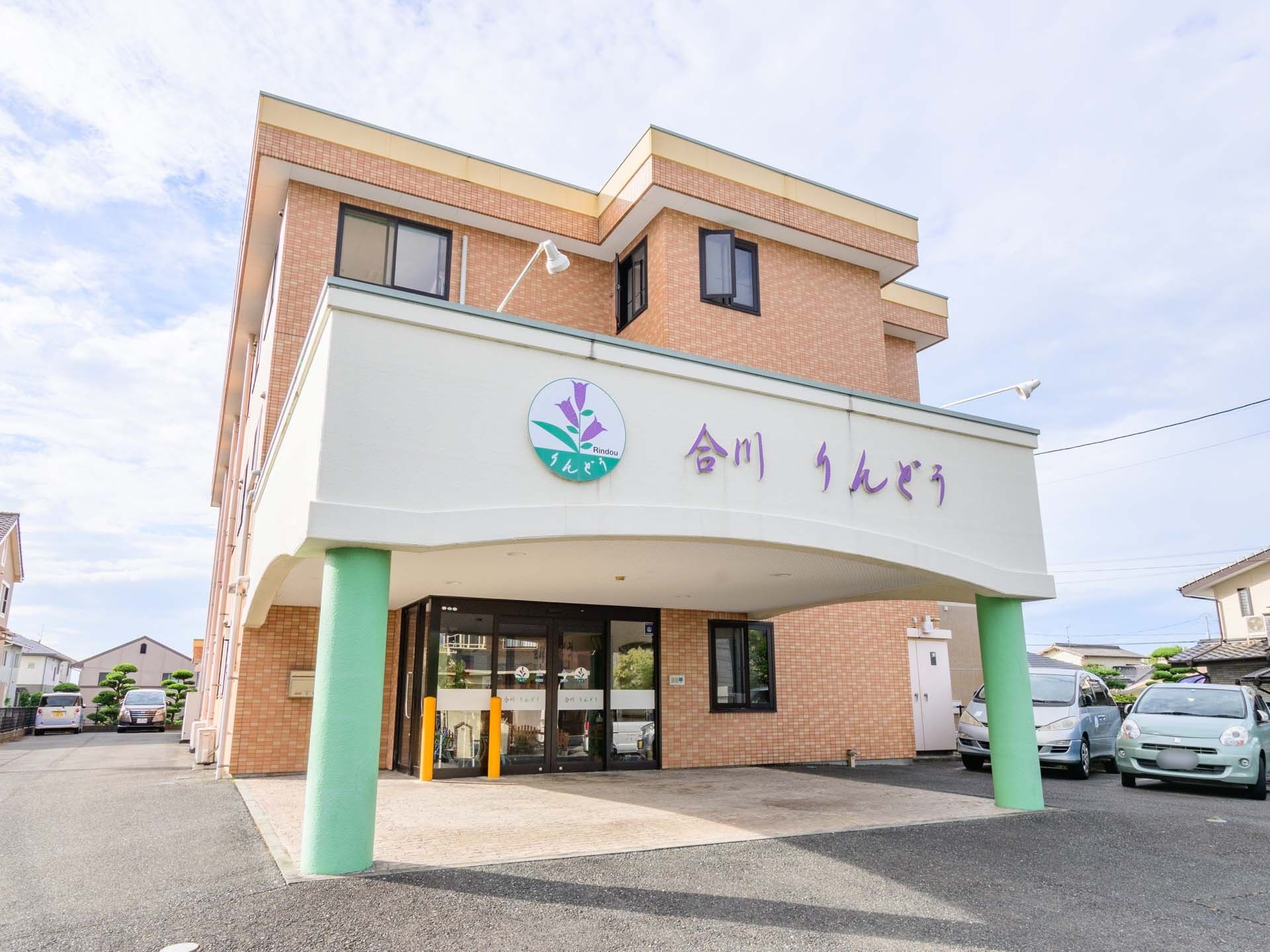ゆったりとした入り口の建物