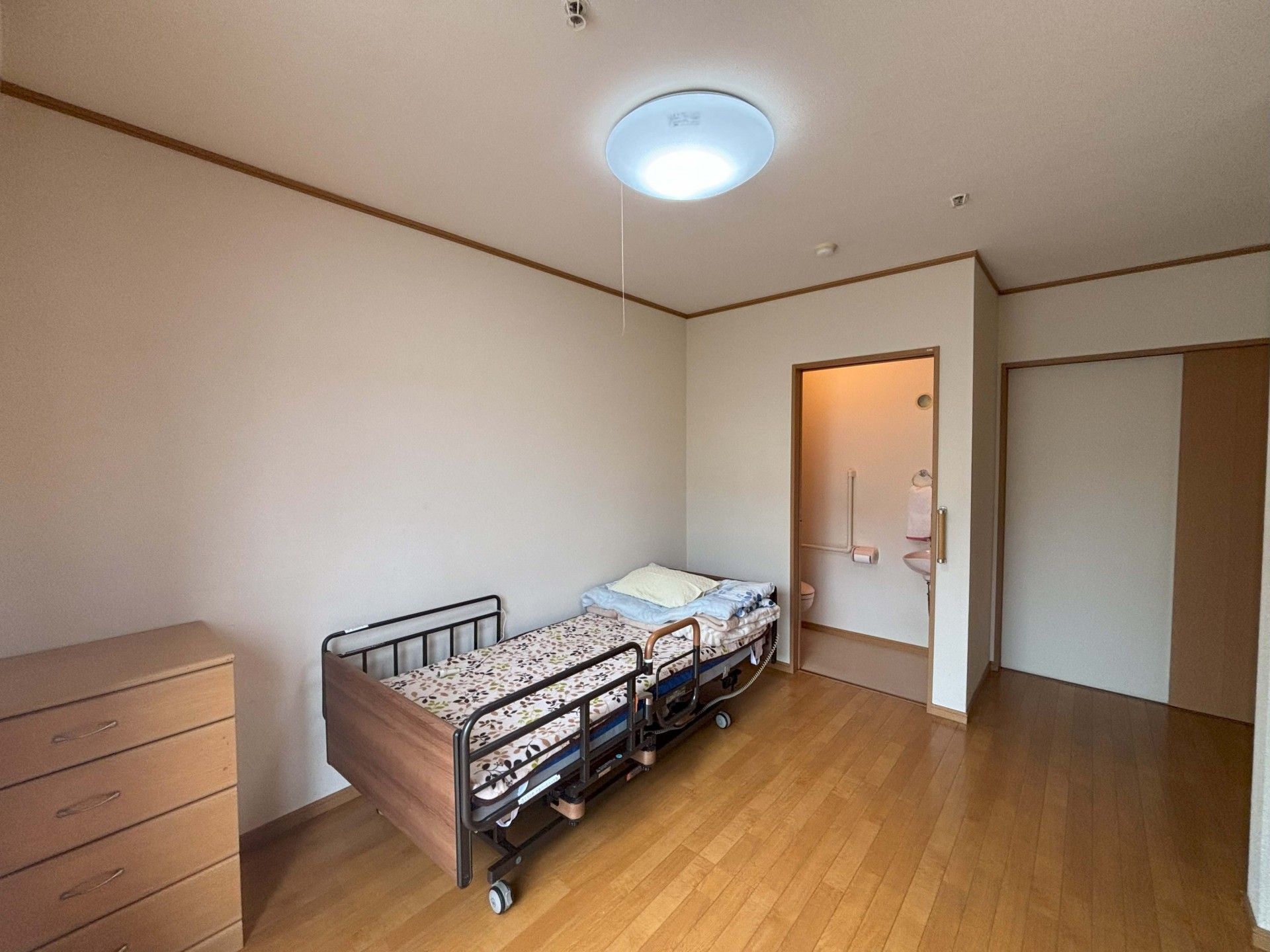 落ち着いた雰囲気の居室