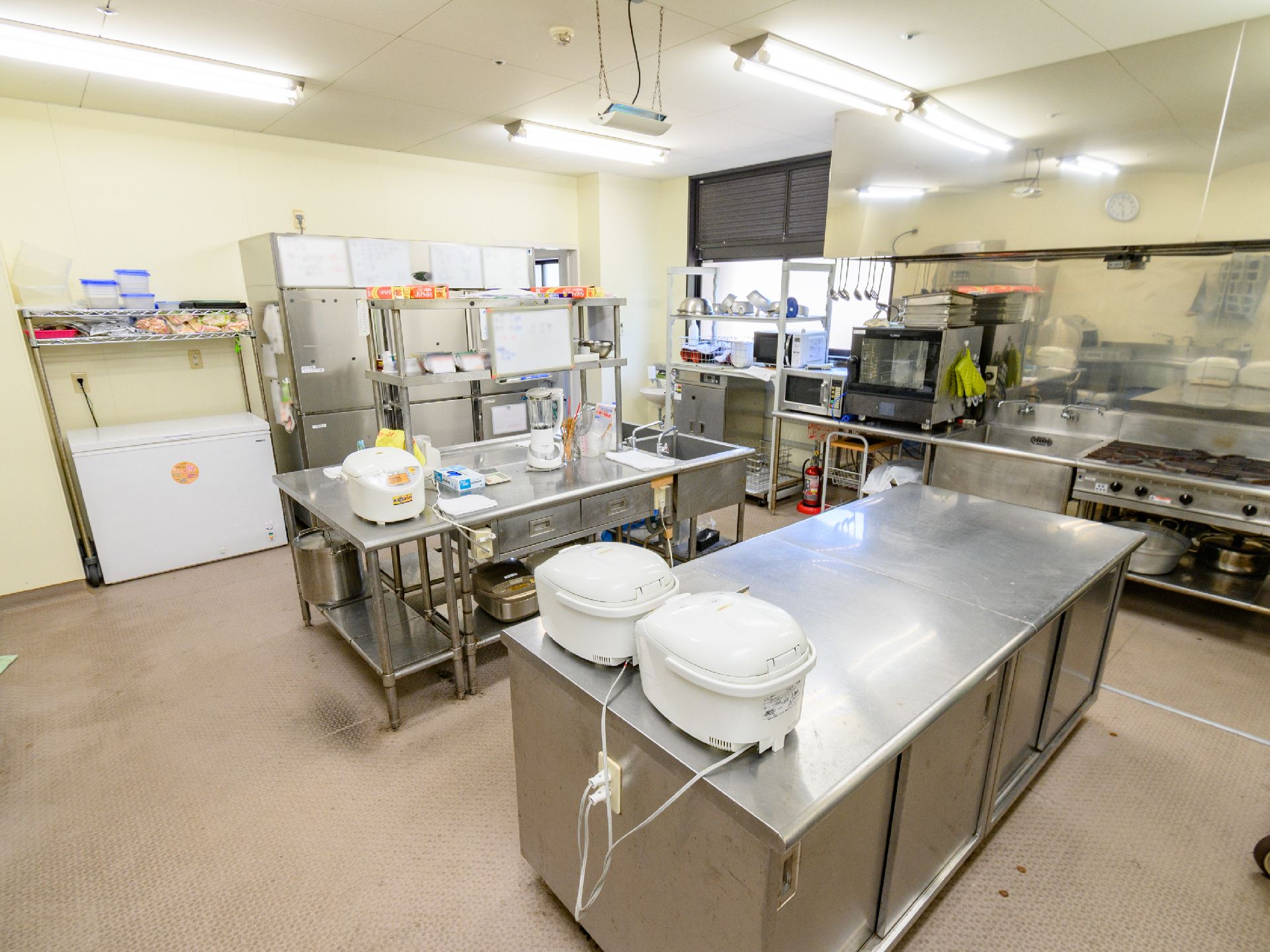 炊飯器を設置した調理場