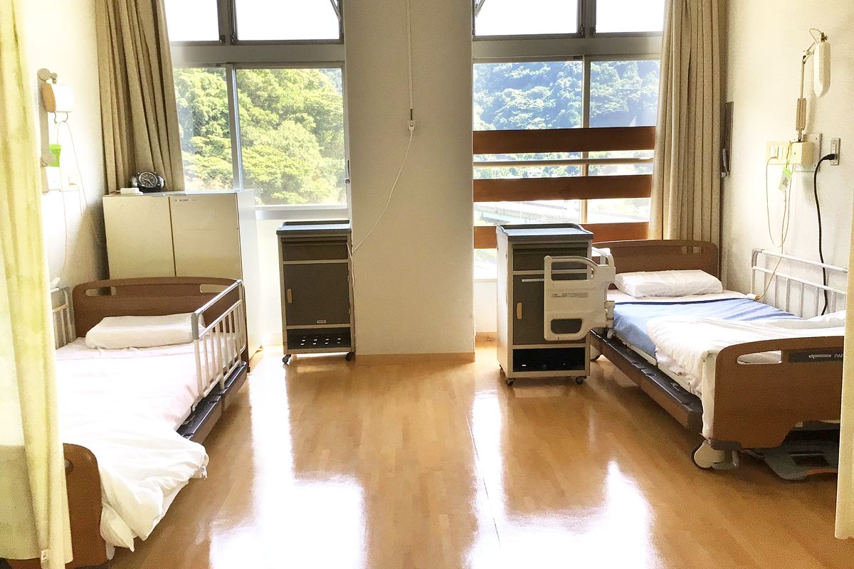 明るい個室の居室