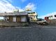 静かな住宅街の交差点