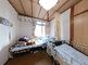 明るい二人部屋の居室
