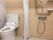シャワースペースとトイレの様子。高齢者用の設備を写した写真