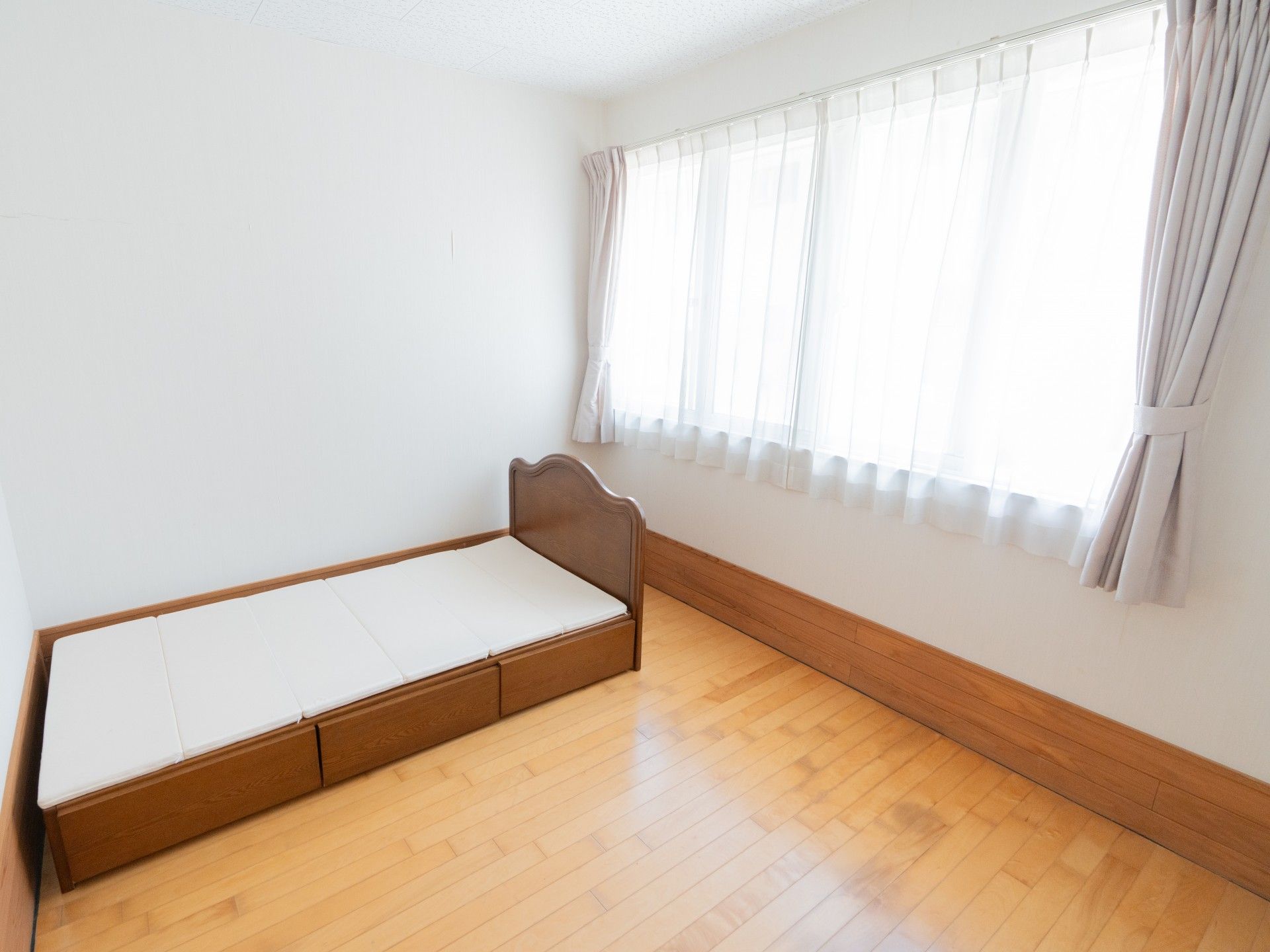 日差しが差し込む部屋