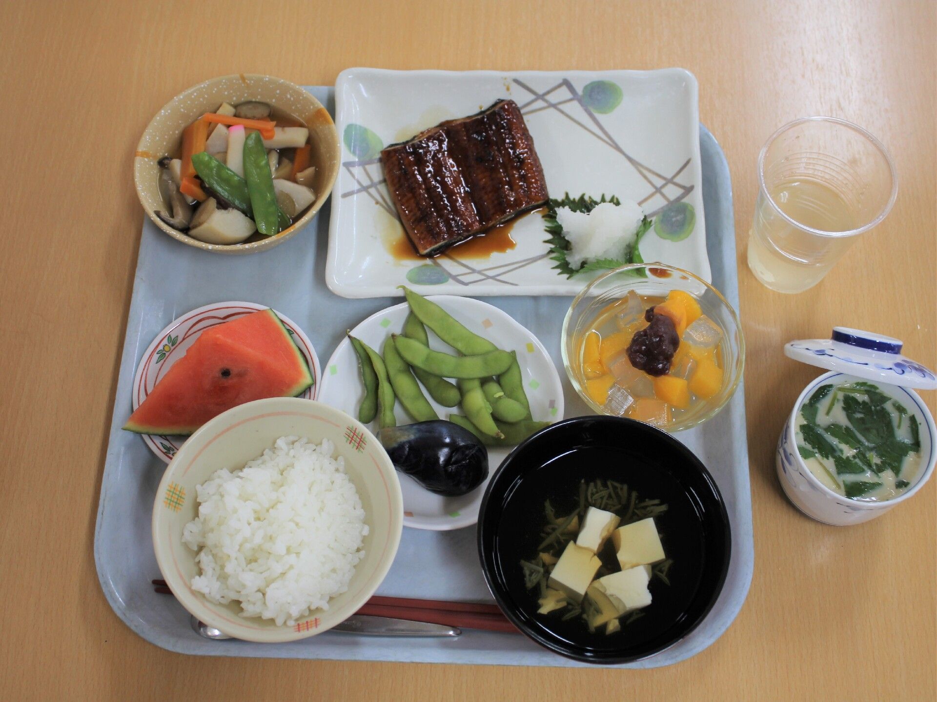 茶わん蒸しやうなぎ、煮物などが揃う、和風のメニューの一例