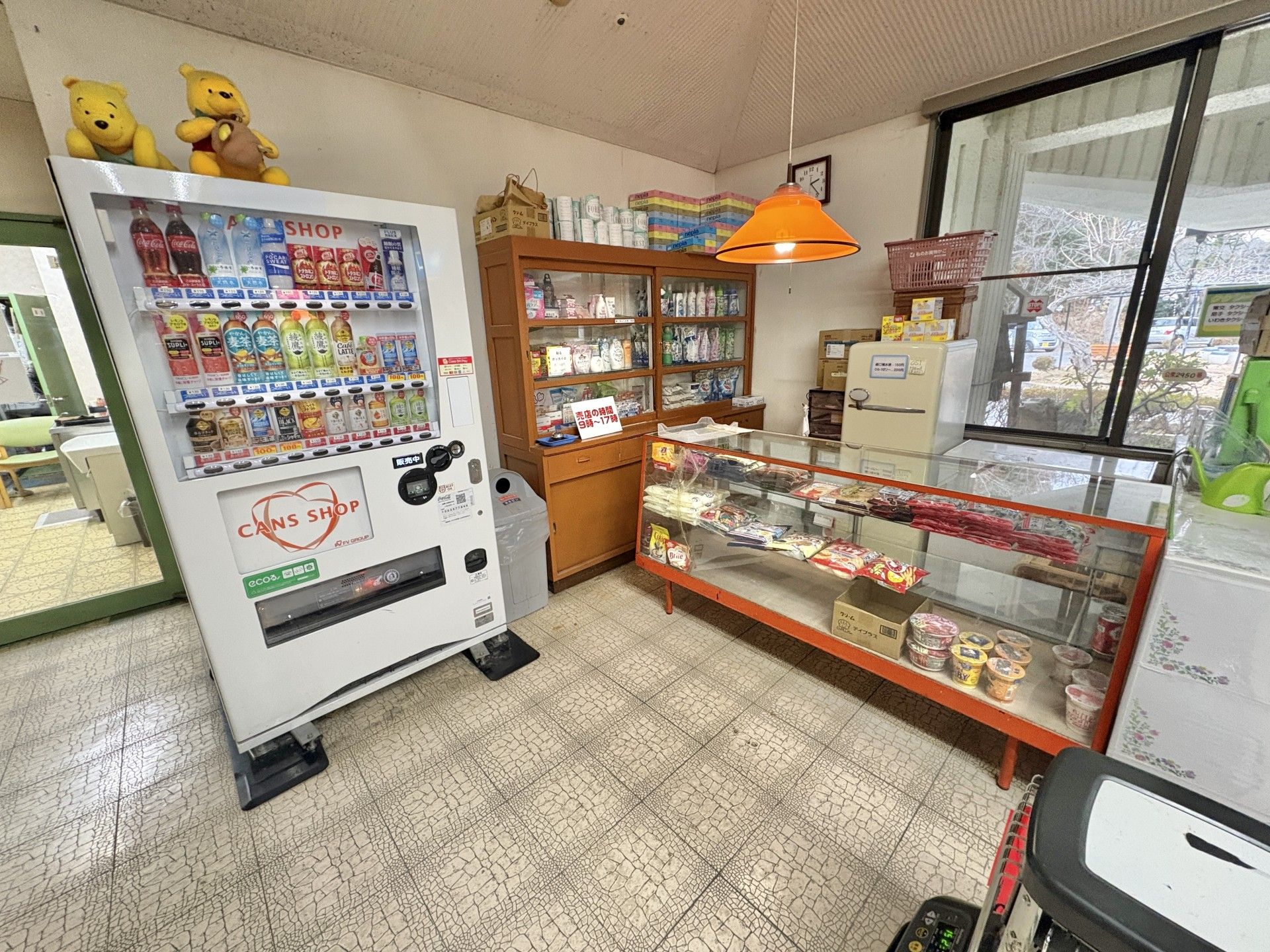 飲み物とお菓子の販売コーナー