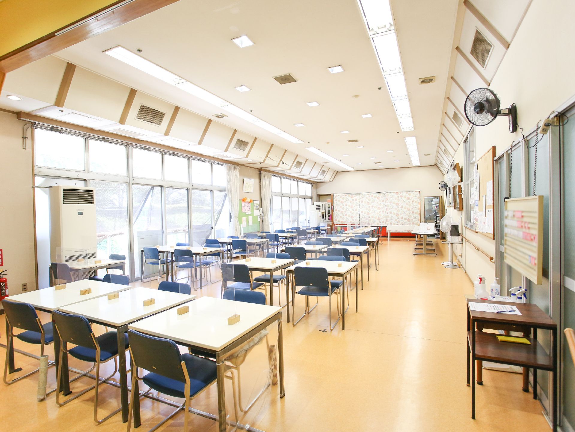 家具配置にはゆとりをもたせた食堂