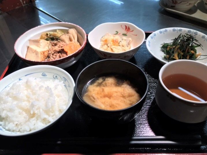 主菜副菜など品数をしっかり確保した献立