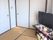 居室外側にある玄関ドアはマンションのような鉄扉になっているが、室内の仕切り戸にはふすまが使用されている。