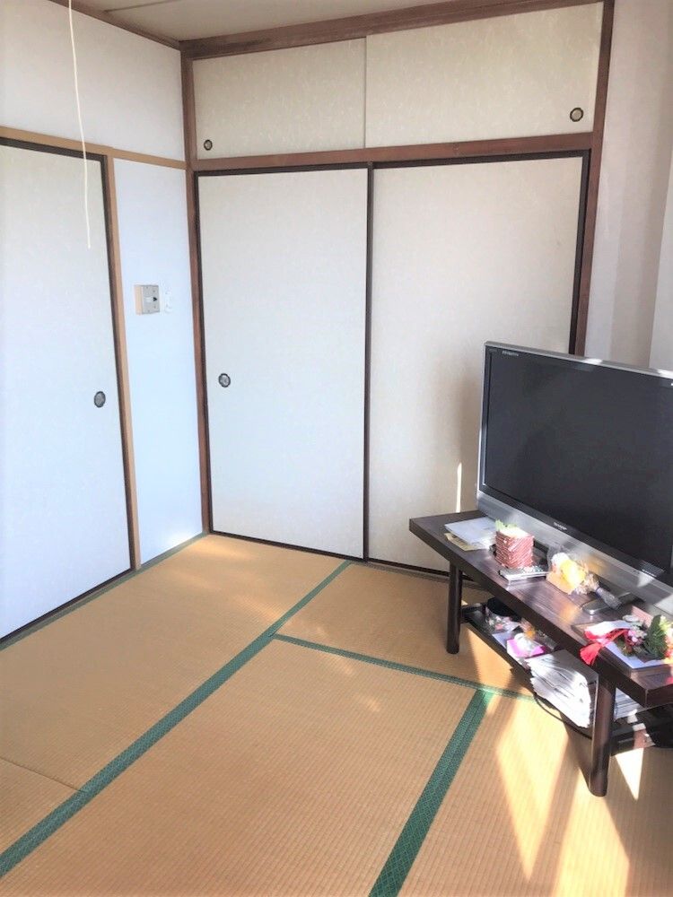 施設の居室は和室タイプとなっている。床は畳張り、収納スペースはふすまつきの押入れのものが用意してある。