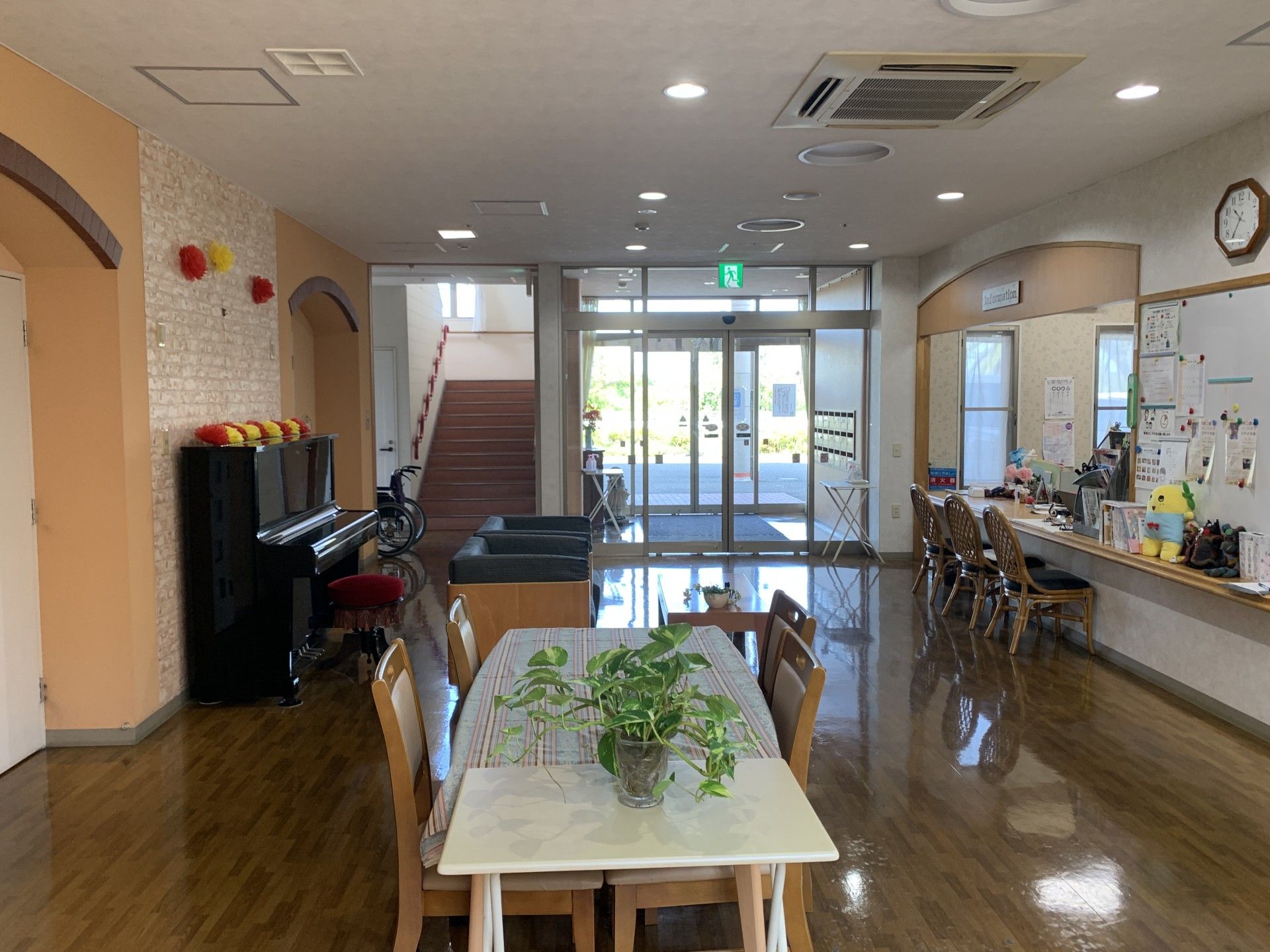 明るいエントランスホール