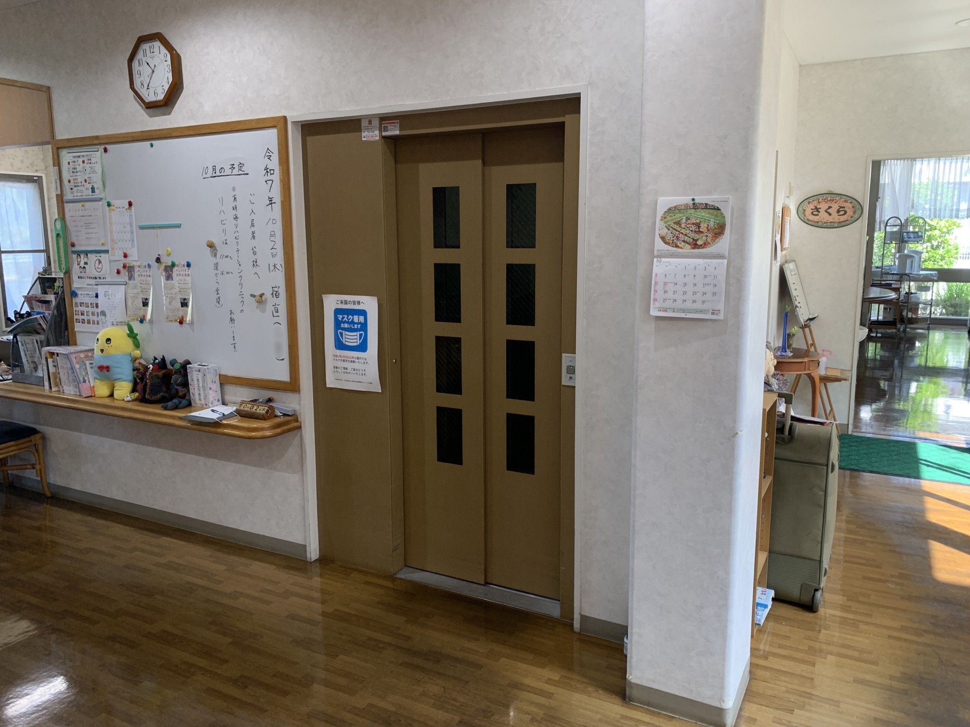 エレベーター前の掲示板