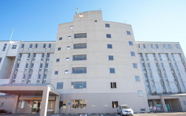 大きな建物の外観