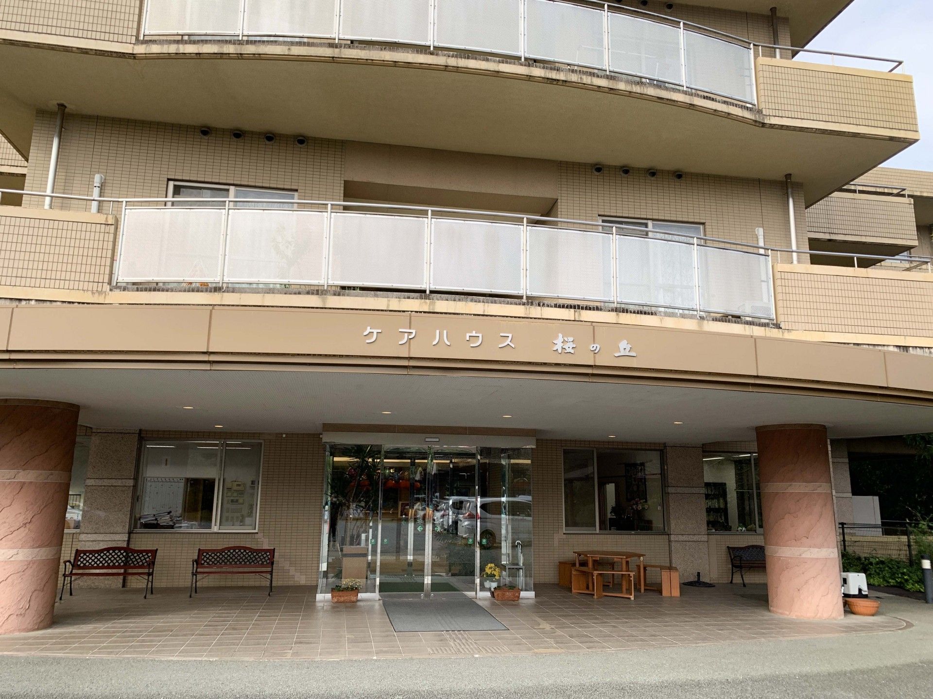 エントランスの外観