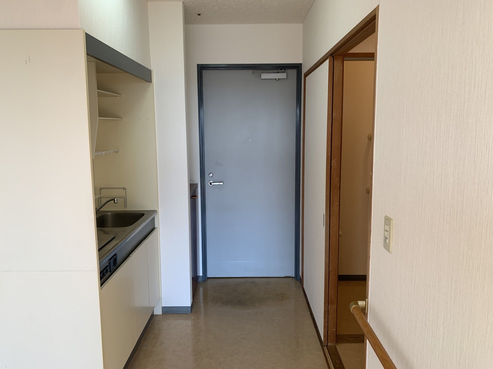 シンプルな玄関スペース