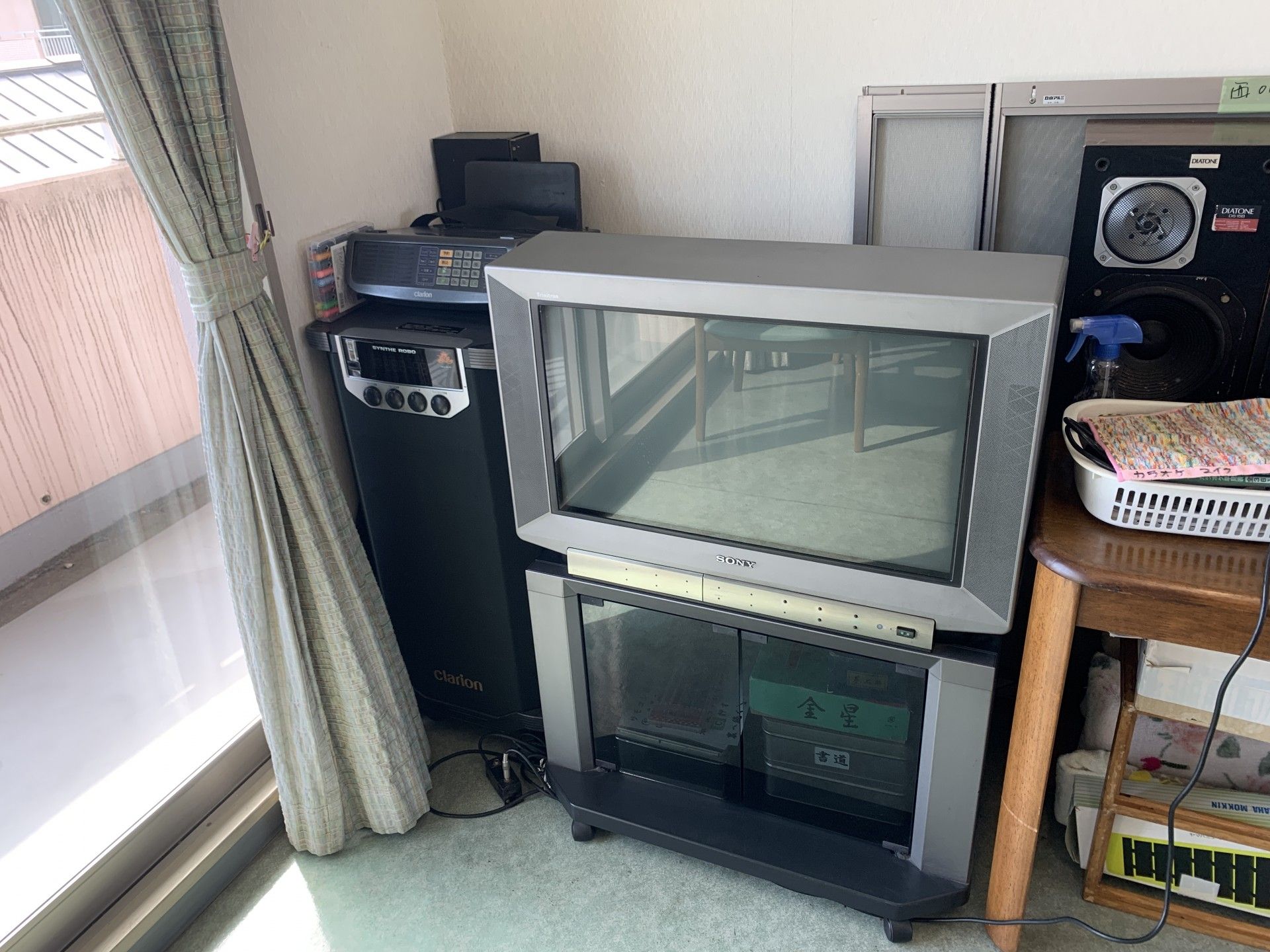 テレビと音響機器の一角